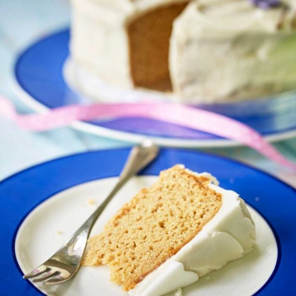 How about a lovely slice of handmade vegan vanilla cake with creamy frosting? Moist and healthy birthday cake made with organic spelt flour and organic Madagascan vanilla seeds. Have this healthy soya, egg and dairy free birthday cake delivered to your door with our nationwide delivery service. No nuts used.