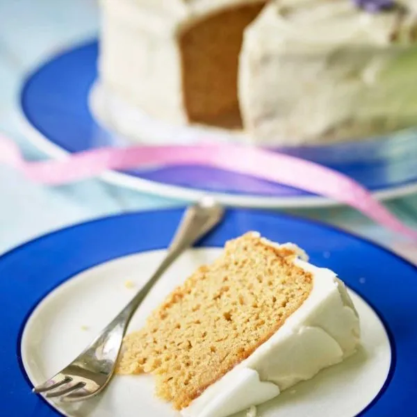 How about a lovely slice of handmade vegan vanilla cake with creamy frosting? Moist and healthy birthday cake made with organic spelt flour and organic Madagascan vanilla seeds. Have this healthy soya, egg and dairy free birthday cake delivered to your door with our nationwide delivery service. No nuts used.